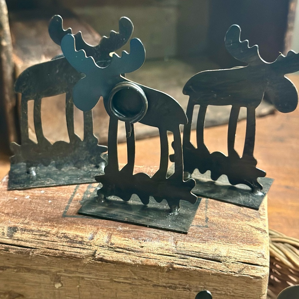 12 Rustic Woodland Black Metal Moose Place Cards or Photograph Holders - Picture 6 of 7